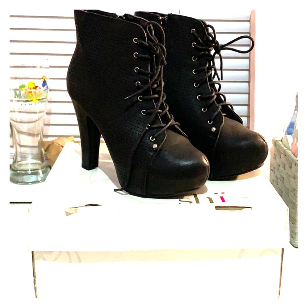 Black tie up booties